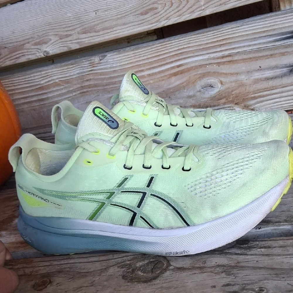 ASICS Women's Gel-Kayano Light Yellow Running Shoes - Picture 4 of 12